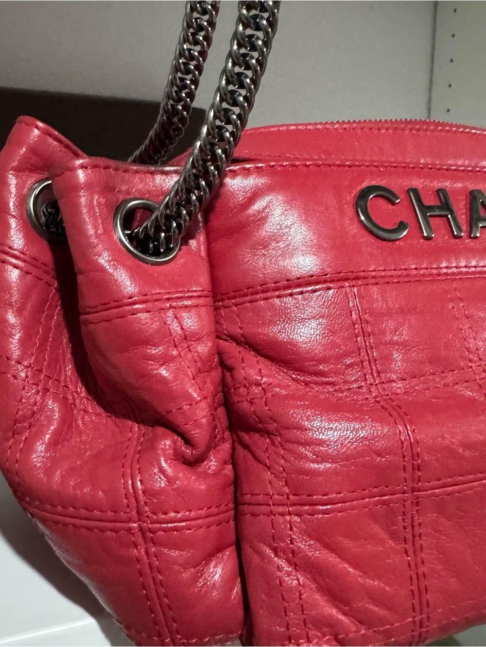 CHANEL Red Quilted Leather Shoulder Bag with Chain Detail - Picture 2 of 8